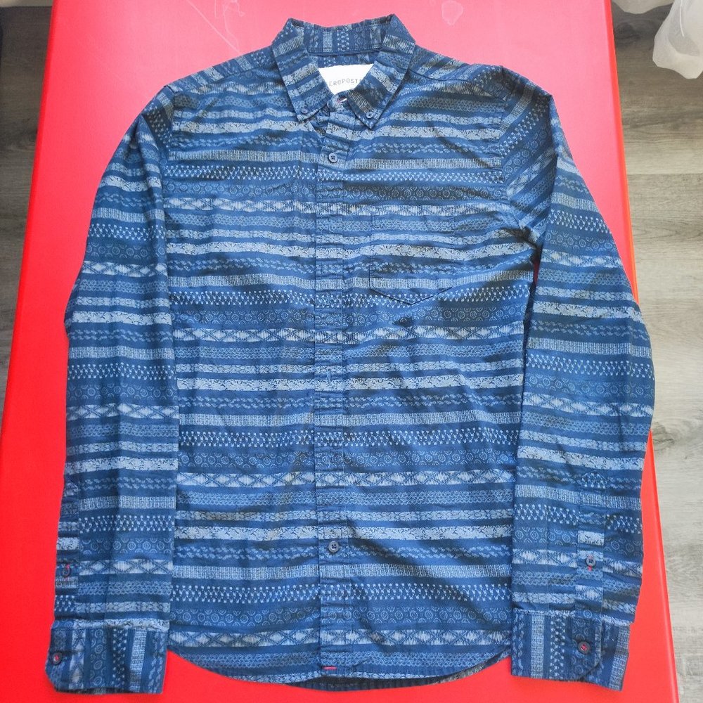 Aeropostale long sleeve button up shirt men's size S